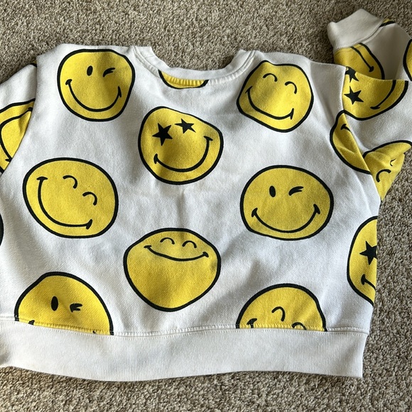 Gap Smiley World Crewneck - Picture 4 of 4
